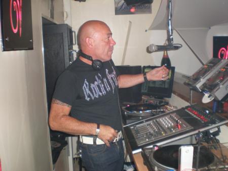 Soirée du Vendredi 13 Juillet Avec Mônsieur Philippe Corti aux Platines du Vertigo et Charles Schillings aux platines du Mambo!!!